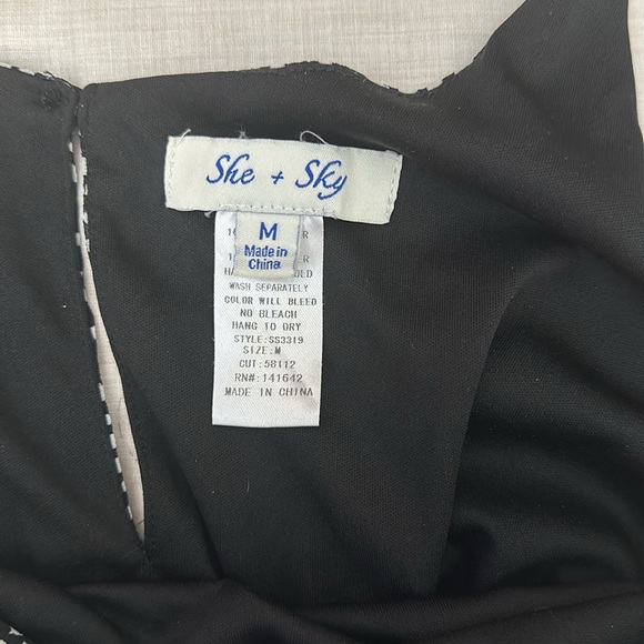 She + Sky Women’s Sleeveless Romper - Picture 3 of 3